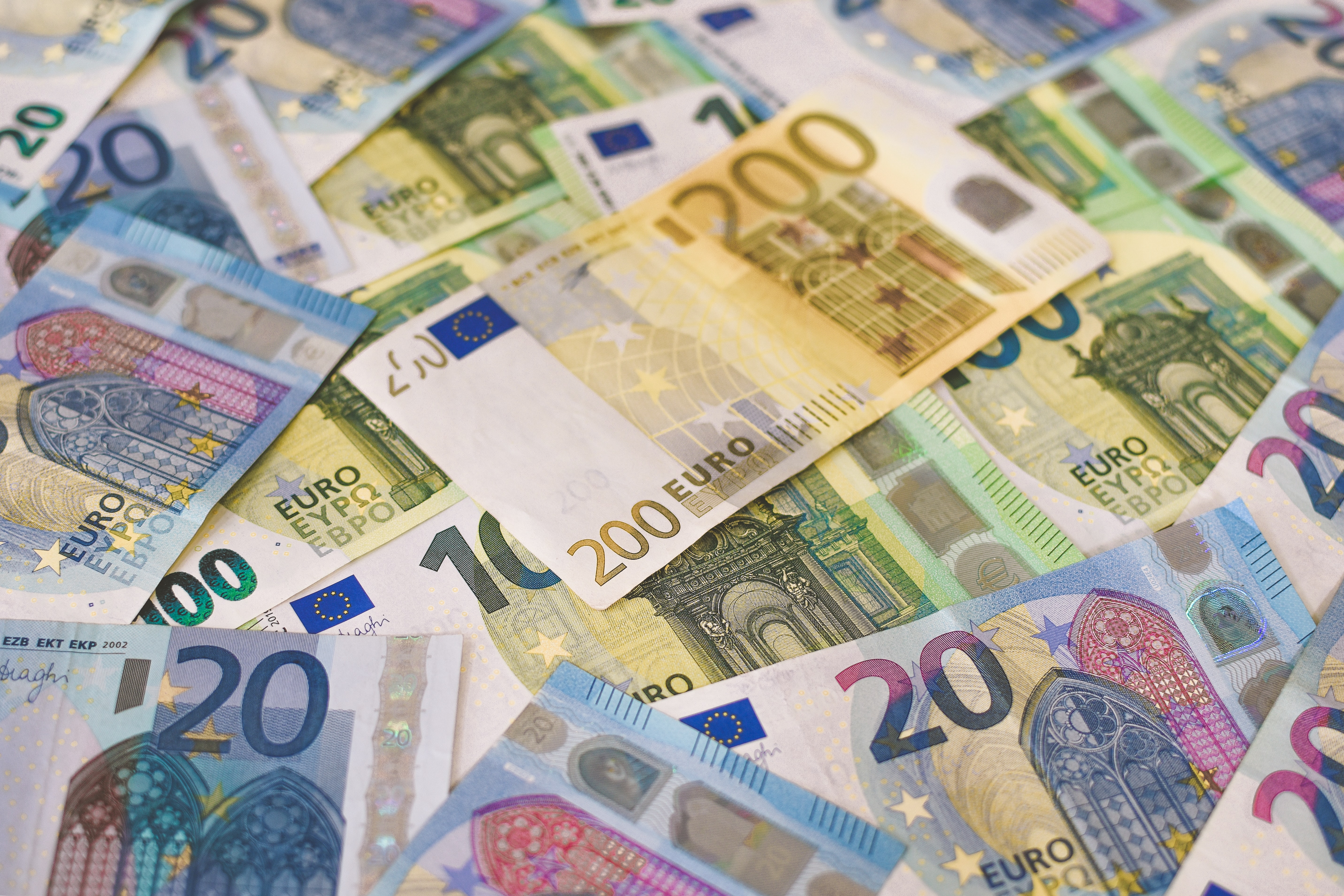 Symbolbild Geld; verschiedene Euroscheine